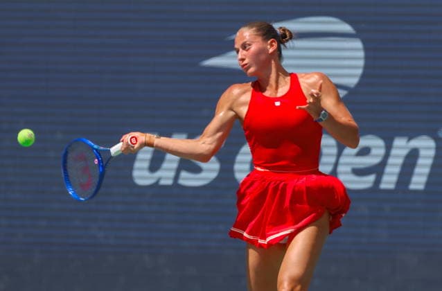 US Open tennis tournament - Day 8 Marta Kostyuk of Ukraine in action against Linda Noskova Czechia during their Women™s Singles match at the US Open Tennis Championships at the USTA Billie Jean King National Tennis Center in Flushing Meadows, New York, USA, 06 September 2026. The 2026 US Open tournament runs from 23 August through 13 September. FLUSHING MEADOWS NEW YORK United States  Copyright: xOLGAxFEDOROVAx