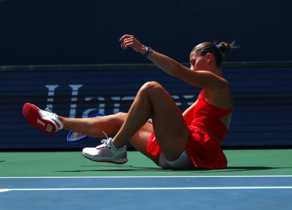 US Open tennis tournament - Day 8 Marta Kostyuk of Ukraine falls during her match against Linda Noskova Czechia at the US Open Tennis Championships at the USTA Billie Jean King National Tennis Center in Flushing Meadows, New York, USA, 06 September 2026. The 2026 US Open tournament runs from 23 August through 13 September. FLUSHING MEADOWS NEW YORK United States  Copyright: xOLGAxFEDOROVAx