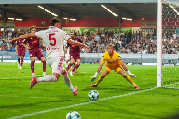 Yassine Bouchama, Fortuna Düsseldorf, 05, takes a shot near the sideline; Lennart Winkler, Fortuna Cologne, 01, spreads his arms. Fortuna Cologne vs. Fortuna Düsseldorf, soccer, 3rd League, Matchday 04, 2026–27 season, September 6, 2026; DFL regulations prohibit any use of photographs as image sequences and or quasi-video; Fortuna Cologne vs. Fortuna Düsseldorf, soccer, 3rd Division, Matchday 4, 2026–27 Season, September 6, 2026, Cologne Copyright: xEibner-Pressefoto LukasxBaldygax EP_LBA