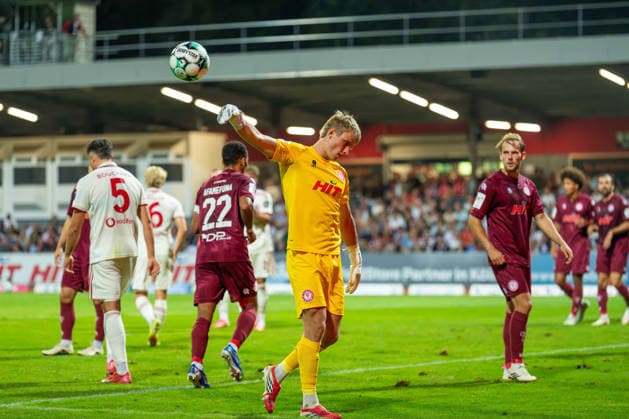 Lennart Winkler of Fortuna Cologne, No. 01, throws the ball toward the corner flag. Disappointing match: Fortuna Cologne vs. Fortuna Düsseldorf, soccer, 3rd Division, Matchday 4, 2026–27 season, September 6, 2026, DFL regulations prohibit any use of photographs as image sequences and or quasi-video. Fortuna Cologne vs. Fortuna Düsseldorf, soccer, 3rd Division, Matchday 4, 2026–27 season, September 6, 2026 Cologne Copyright: xEibner-Pressefoto LukasxBaldygax EP_LBA