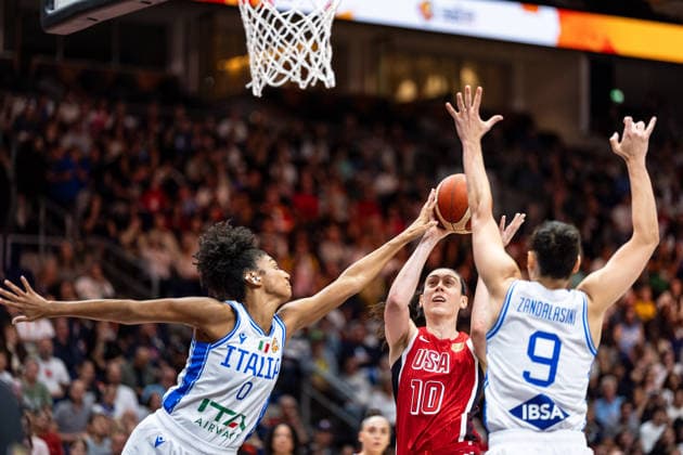 Breanna Stewart (USA), 10 on the shot, Jasmine Keys (Italy), 00, Cecilia Zandalasini (Italy), 09, GER, Italy vs. USA, Basketball, 2026 FIBA Women’s World Cup, Group Stage, Matchday 2, September 6, 2026, GER, Italy vs. USA, Basketball, 2026 FIBA Women s World Cup, Group Stage, Matchday 2, September 6, 2026, Berlin Copyright: xEibner-Pressefoto MaxxVincenx EP_MVN