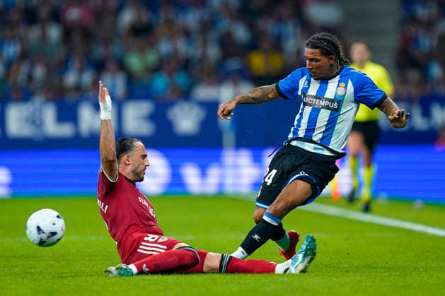 ESP: RCD Espanyol - Sevilla FC. La Liga EA Sports. Matchday 4 Thyrhys Dolan of RCD Espanyol and Giorgi Kochorashvili of Sevilla FC during the La Liga EA Sports match between RCD Espanyol and Sevilla FC played at RCDE Stadium on 6 Sep, 2026 in Barcelona, Spain. kpng Copyright: xSergioxRuizx xPRESSINPHOTOx PS_2627_ESP_SEV_007
