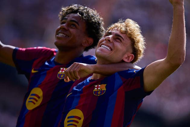 Valencia vs Futbol Club Barcelona - LaLiga EA Sports - 06 09 2026 Lamine Yamal of Futbol Club Barcelona celebrates his goal during with Fermin Lopez of Futbol Club Barcelona the LaLiga EA Sports match between Valencia and Futbol Club Barcelona at Mestalla Stadium on September 06, 2026 in Valencia, Spain. Valencia Spain Copyright: xJosexJavierxMartinez PGSxPhotoxAgencyx