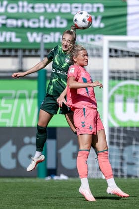 v.li.: Sophia Kleinherne (VfL Wolfsburg, 4) und Medina Desic (SV Werder Bremen, 9) im Kopfballduell, Kopfball, Zweikampf, Action, Aktion, Spielszene, DIE DFB-RICHTLINIEN UNTERSAGEN JEGLICHE NUTZUNG VON FOTOS ALS SEQUENZBILDER UND ODER VIDEOÄHNLICHE FOTOSTRECKEN. DFB REGULATIONS PROHIBIT ANY USE OF PHOTOGRAPHS AS IMAGE SEQUENCES AND OR QUASI-VIDEO., 06.09.2026, Wolfsburg (Deutschland), Fussball, Google Pixel Frauen-Bundesliga, VfL Wolfsburg - SV Werder Bremen *** From left: Sophia Kleinherne (VfL Wolfsburg), 4, and Medina Desic (SV Werder Bremen), 9, in a header duel; header; tackle; action; game scene; DFB REGULATIONS PROHIBIT ANY USE OF PHOTOGRAPHS AS SEQUENCE IMAGES AND OR VIDEO-LIKE PHOTO SERIES DFB REGULATIONS PROHIBIT ANY USE OF PHOTOGRAPHS AS SEQUENCEENCES AND OR QUASI-VIDEO, June 9, 2026, Wolfsburg, Germany, Soccer, Google Pixel Women s Bundesliga, VfL Wolfsburg vs. SV Werder Bremen xobx