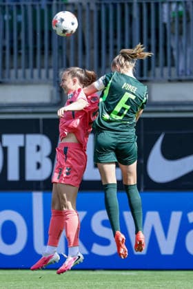 v.li.: Lilli Purtscheller (SV Werder Bremen, 7) und Janina Minge (VfL Wolfsburg, 6) im Kopfballduell, Kopfball, Zweikampf, Action, Aktion, Spielszene, DIE DFB-RICHTLINIEN UNTERSAGEN JEGLICHE NUTZUNG VON FOTOS ALS SEQUENZBILDER UND ODER VIDEOÄHNLICHE FOTOSTRECKEN. DFB REGULATIONS PROHIBIT ANY USE OF PHOTOGRAPHS AS IMAGE SEQUENCES AND OR QUASI-VIDEO., 06.09.2026, Wolfsburg (Deutschland), Fussball, Google Pixel Frauen-Bundesliga, VfL Wolfsburg - SV Werder Bremen *** From left: Lilli Purtscheller (SV Werder Bremen), 7, and Janina Minge (VfL Wolfsburg), 6, in a header duel; header; tackle; action; game scene; DFB REGULATIONS PROHIBIT ANY USE OF PHOTOGRAPHS AS SEQUENCE IMAGES AND OR VIDEO-LIKE PHOTO SERIES DFB REGULATIONS PROHIBIT ANY USE OF PHOTOGRAPHS AS IMAGE SEQUENCES AND OR QUASI-VIDEO, September 6, 2026, Wolfsburg, Germany, soccer, Google Pixel Women’s Bundesliga, VfL Wolfsburg vs. SV Werder Bremen xobx