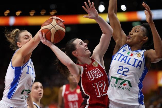 Italy™ Francesca Pan and USA™ Caitlin Clark fight for the ball during a game between The United States and Italy in the group phase at the FIBA Women s Basketball World Cup, on Sunday 6 September 2026, in Berlin, Germany. The FIBA Women s Basketball World Cup takes place in Berlin from 4 to 23 September 2026. VIRGINIExLEFOUR  x185482881x