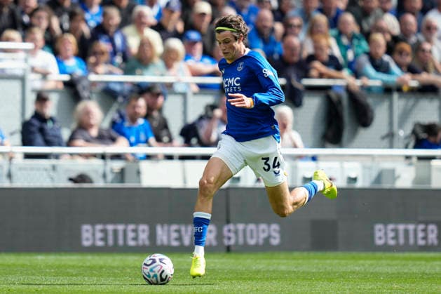 Everton v Manchester United, ManU Premier League Merlin Röhl of Everton FC runs with the ball during the Everton v Manchester United Premier League match at the Hill Dickinson Stadium, Liverpool, England on 6 September 2026 Credit: Steve Flynn Every Second Media Editorial use only. All images are copyright Every Second Media Limited. No images may be reproduced without prior permission. All rights reserved. Premier League and Football League images are subject to licensing agreements with Football DataCo Limited. see https: www.football-dataco.com Copyright: xIMAGO EveryxSecondxMediax ESM-2142-0170 StevexFlynnx xEveryxSecondxMediax