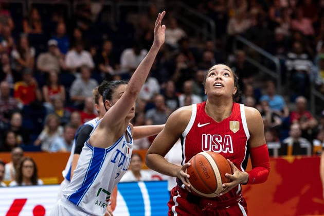 Napheesa Collier (USA), 11 with the ball, Cecilia Zandalasini (Italy), 09, GER, Italy vs. USA, Basketball, 2026 FIBA Women’s World Cup, Group Stage, Matchday 2, September 6, 2026, GER, Italy vs. USA, basketball, 2026 FIBA Women’s World Cup, group stage, Matchday 2, September 6, 2026, Berlin Copyright: xEibner-Pressefoto MaxxVincenx EP_MVN
