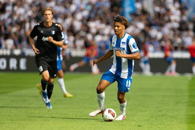 Oluwaseun Adewumi 19 (Hertha BSC) am Ball, verfolgt durch Luka-Mikael Hyryläinen 38 (1. FC Magdeburg), Hertha BSC Berlin vs. 1. FC Magdeburg, Fussball, 2. Bundesliga, 4. Spieltag, 2026 2027, 06.09.2026 DFB regulations prohibit any use of photographs as image sequences and or quasi-video Berlin Berlin Deutschland *** Oluwaseun Adewumi 19 Hertha BSC in possession, marked by Luka Mikael Hyryläinen 38 1 FC Magdeburg, Hertha BSC Berlin vs. 1 FC Magdeburg, soccer, 2. Bundesliga, Matchday 4, 2026–2027, September 6, 2026 DFB regulations prohibit any use of photographs as image sequences and or quasi-video Berlin, Berlin, Germany Copyright: xkolbert-press MarkusxVerwimpx