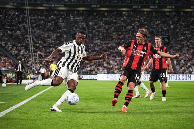 Juventus s Kalulu fights for the ball with AC Milan s Luka Modric during the Serie A soccer match between Juventus and Milan at the Allianz Stadium in Turin, north west Italy - Sunday, September 06, 2026. - Soccer .  Copyright: xMarcoxAlpozzi LaPressex
