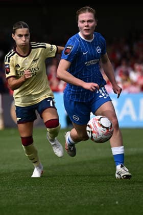CRAWLEY, ENGLAND - SEPTEMBER 06: Emily Murphy of Brighton & Hove Albion in action during the Barclays Women s Super League match between Brighton & Hove Albion and Arsenal at Broadfield Stadium on September 06, 2026 in Crawley, England. Copyright: xYaroslavxDunkax xSPPx Sportspressphoto_SPR225327