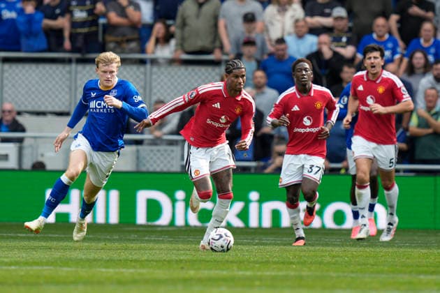 Everton v Manchester United, ManU Premier League Marcus Rashford of Manchester United breaks past Jarrad Branthwaite of Everton FC during the Everton v Manchester United Premier League match at the Hill Dickinson Stadium, Liverpool, England on 6 September 2026 Credit: Steve Flynn Every Second Media Editorial use only. All images are copyright Every Second Media Limited. No images may be reproduced without prior permission. All rights reserved. Premier League and Football League images are subject to licensing agreements with Football DataCo Limited. see https: www.football-dataco.com Copyright: xIMAGO EveryxSecondxMediax ESM-2142-0192 StevexFlynnx xEveryxSecondxMediax
