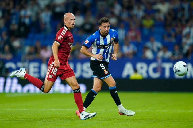 ESP: RCD Espanyol - Sevilla FC. La Liga EA Sports. Matchday 4 Edu Exposito of RCD Espanyol and Jon Guridi of Sevilla FC during the La Liga EA Sports match between RCD Espanyol and Sevilla FC played at RCDE Stadium on 6 Sep, 2026 in Barcelona, Spain. kpng Copyright: xSergioxRuizx xPRESSINPHOTOx PS_2627_ESP_SEV_024