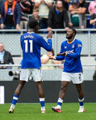 Everton v Manchester United, ManU Premier League Ainsley Maitland-Niles of Everton celebrates scoring with Thierno Barry of Everton during the Everton v Manchester United Premier League match at the Hill Dickinson Stadium, Liverpool, England on 6 September 2026 Credit: Steve Flynn Every Second Media Editorial use only. All images are copyright Every Second Media Limited. No images may be reproduced without prior permission. All rights reserved. Premier League and Football League images are subject to licensing agreements with Football DataCo Limited. see https: www.football-dataco.com Copyright: xIMAGO EveryxSecondxMediax ESM-2142-0218 StevexFlynnx xEveryxSecondxMediax