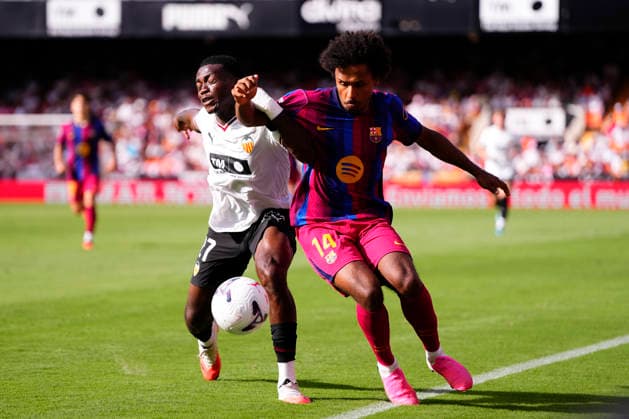 Valencia CF v FC Barcelona, Barca - LaLiga EA Sports 2026 27 Karim Adeyemi right winger of Barcelona and Germany and David Otorbi right winger of Valencia and Spain compete for the ball during the LaLiga EA Sports 2026 27 match between Valencia CF and FC Barcelona at Estadi de Mestalla on September 6, 2026 in Valencia, Spain. Valencia Spain  Copyright: xJosexBretonx originalFilename:bretonhernandez-valencia260906_npgRI.jpg
