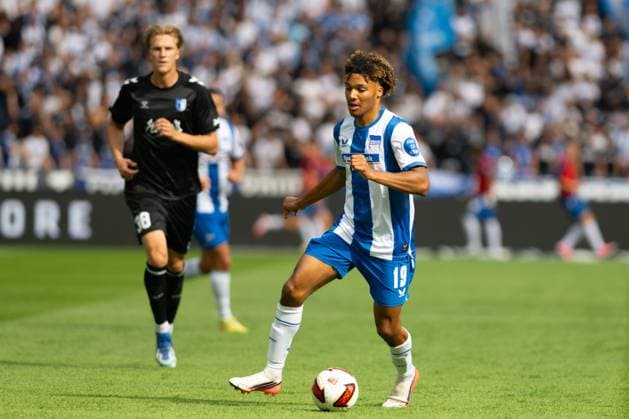 Oluwaseun Adewumi 19 (Hertha BSC) am Ball, verfolgt durch Luka-Mikael Hyryläinen 38 (1. FC Magdeburg), Hertha BSC Berlin vs. 1. FC Magdeburg, Fussball, 2. Bundesliga, 4. Spieltag, 2026 2027, 06.09.2026 DFB regulations prohibit any use of photographs as image sequences and or quasi-video Berlin Berlin Deutschland *** Oluwaseun Adewumi 19 (Hertha BSC) in possession of the ball, pursued by Luka Mikael Hyryläinen 38 (1 FC Magdeburg), Hertha BSC Berlin vs. 1 FC Magdeburg, soccer, 2. Bundesliga, Matchday 4, 2026–2027, September 6, 2026 DFB regulations prohibit any use of photographs as image sequences and or quasi-video Berlin, Berlin, Germany Copyright: xkolbert-press MarkusxVerwimpx