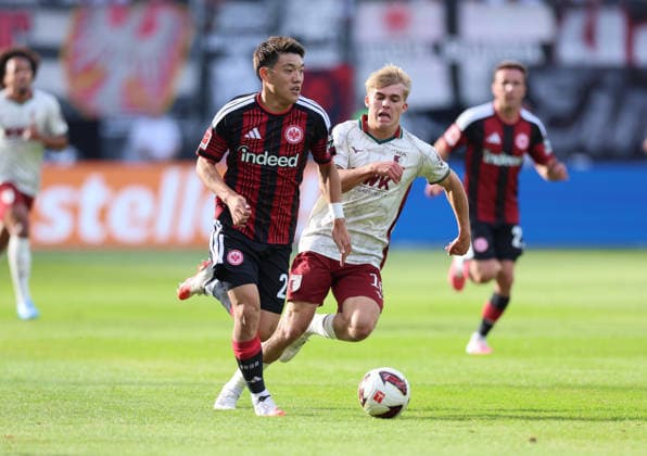 06.09.2026, Fussball Bundesliga, Eintracht Frankfurt - FC Augsburg, v.l., Ritsu Doan (Eintracht Frankfurt), Hennes Behrens (FC Augsburg) DFL DFB REGULATIONS PROHIBIT ANY USE OF PHOTOGRAPHS AS IMAGE SEQUENCES AND OR QUASI-VIDEO. xdcx *** September 6, 2026, Bundesliga Soccer, Eintracht Frankfurt vs. FC Augsburg, from left, Ritsu Doan (Eintracht Frankfurt), Hennes Behrens (FC Augsburg). DFL and DFB regulations prohibit any use of photographs as image sequences and or quasi-video. xdcx Copyright: HMBxMedia Claus