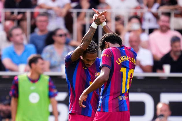 Valencia CF v FC Barcelona, Barca - LaLiga EA Sports 2026 27 Raphinha right winger of Barcelona and Brazil celebrates after scoring his sides first goal during the LaLiga EA Sports 2026 27 match between Valencia CF and FC Barcelona at Estadi de Mestalla on September 6, 2026 in Valencia, Spain. Valencia Spain  Copyright: xJosexBretonx originalFilename:bretonhernandez-valencia260906_npymw.jpg