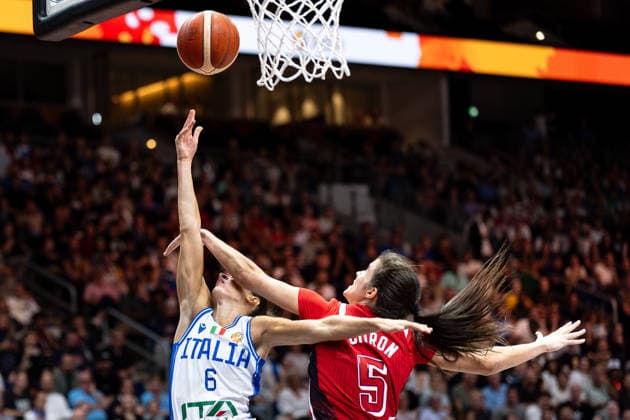 Francesca Pasa (Italy), No. 06, on a layup; Sonia Citron (USA), No. 05; GER, Italy vs. USA, Basketball, 2026 FIBA Women’s World Cup, Group Stage, Matchday 2, September 6, 2026, GER, Italy vs. USA, Basketball, 2026 FIBA Women’s World Cup, Group Stage, Matchday 2, September 6, 2026, Berlin Copyright: xEibner-Pressefoto MaxxVincenx EP_MVN