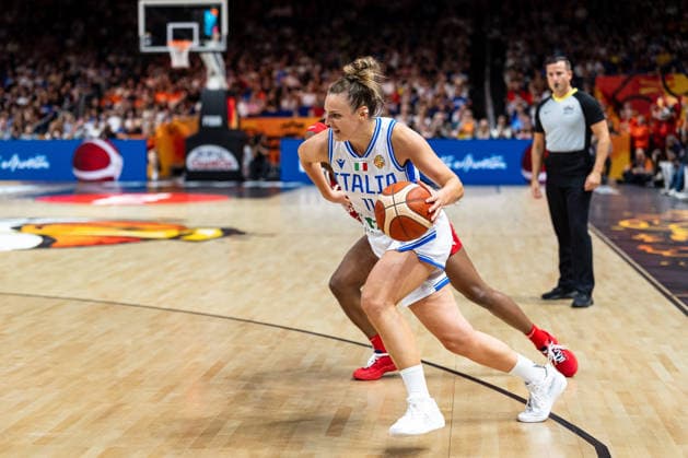 Francesca Pan (Italy), No. 11, dribbling past Jackie Young (USA), No. 13, GER, Italy vs. USA, Basketball, 2026 FIBA Women’s World Cup, Group Stage, Matchday 2, September 6, 2026, GER, Italy vs. USA, Basketball, 2026 FIBA Women’s World Cup, Group Stage, Matchday 2, September 6, 2026, Berlin Copyright: xEibner-Pressefoto MaxxVincenx EP_MVN