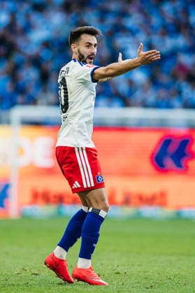 1. Bundesliga: Hamburger SV vs. 1. FSV Mainz 05, 06.09.2026 Fabio Daniel Ferreira Vieira (Hamburger SV, 20) streckt seine Arme aus, ist empört; Fußball, 1. Bundesliga, 2. Spieltag: Hamburger SV vs. 1. FSV Mainz 05 am 06.09.2026 im Volksparkstadion, Hamburg DFL REGULATIONS PROHIBIT ANY USE OF PHOTOGRAPHS AS IMAGE SEQUENCES AND OR QUASI-VIDEO. *** 1 Bundesliga Hamburger SV vs. 1 FSV Mainz 05, September 6, 2026 Fabio Daniel Ferreira Vieira of Hamburger SV, No. 20, spreads his arms in outrage Soccer, 1 Bundesliga, Matchday 2: Hamburger SV vs. 1 FSV Mainz 05 on September 6, 2026, at the Volksparkstadion, Hamburg. DFL regulations prohibit any use of photographs as image sequences and or quasi-video. Copyright: xBEAUTIFULxSPORTS Tonhäuserx