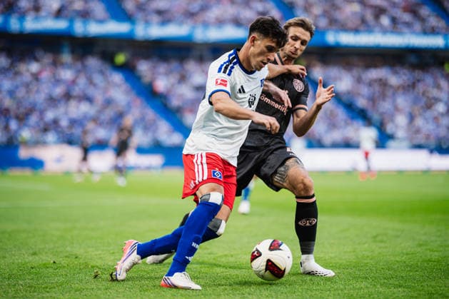 1. Bundesliga: Hamburger SV vs. 1. FSV Mainz 05, 06.09.2026 Nicolas Capaldo (Hamburger SV, 24) gegen Stefan Posch (1. FSV Mainz 05, 4) im Zweikampf; Fußball, 1. Bundesliga, 2. Spieltag: Hamburger SV vs. 1. FSV Mainz 05 am 06.09.2026 im Volksparkstadion, Hamburg DFL REGULATIONS PROHIBIT ANY USE OF PHOTOGRAPHS AS IMAGE SEQUENCES AND OR QUASI-VIDEO. *** 1. Bundesliga: Hamburger SV vs. 1. FSV Mainz 05, September 6, 2026. Nicolas Capaldo (Hamburger SV), No. 24, against Stefan Posch (1. FSV Mainz 05), No. 4, in a tackle. Soccer, 1st Bundesliga, Matchday 2: Hamburger SV vs. 1st FSV Mainz 05 on September 6, 2026, at the Volksparkstadion, Hamburg. DFL regulations prohibit any use of photographs as image sequences and or quasi-video. Copyright: xBEAUTIFULxSPORTS Tonhäuserx