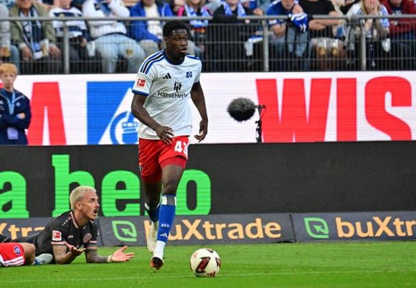06.09.2026,GER Fußball, Männer, 1.BL, Spieltag 2, Saison 2026 2027, Hamburg, Hamburger SV vs 1.FSV Mainz 05 Einzelaktion Querformat Shafiq Nandja (HSV 43) DFB DFL regulations prohibit any use of photographs as image sequences and or quasi-video) Hamburg Volksparkstadion Hamburg Deutschland *** September 6, 2026, GER Soccer, Men, 1st Division, Matchday 2, 2026–2027 Season, Hamburg, Hamburger SV vs. 1. FSV Mainz 05, Individual Play, Landscape Format, Shafiq Nandja, HSV 43. DFB and DFL regulations prohibit any use of photographs as image sequences and or quasi-video. Hamburg Volksparkstadion, Hamburg, Germany Copyright: xnordphotoxGmbH xWitkex