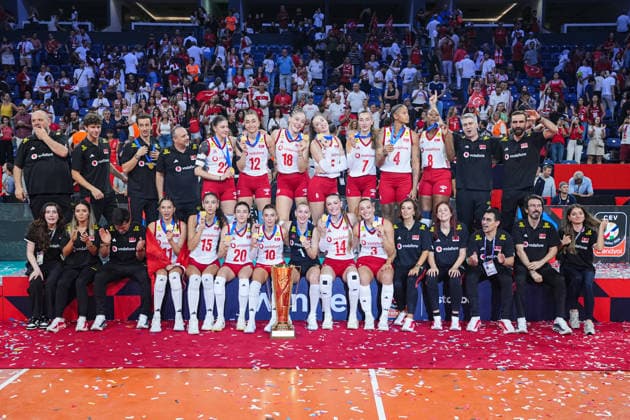 Turkiye retain European women s volleyball title with 3-2 win over Italy ISTANBUL, TURKIYE - SEPTEMBER 6: Players of the Turkish National Women’s Volleyball Team celebrate after defeating Italy 3-2 in the final to win the 2026 CEV Women’s European Volleyball Championship at Sinan Erdem Sports Hall in Istanbul, Turkiye, on September 6, 2026. Cemal Yurttas Anadolu Istanbul Turkey. Editorial use only. Please get in touch for any other usage.  Copyright: x2026xAnadoluxCemalxYurttaÅüx