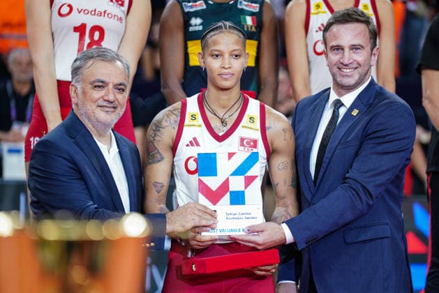 Turkiye retain European women s volleyball title with 3-2 win over Italy ISTANBUL, TURKIYE - SEPTEMBER 6: Turkiye’s Melissa Vargas (C) poses with the Most Valuable Player award after Turkiye defeated Italy 3-2 to win the final of the 2026 CEV Women’s European Volleyball Championship at Sinan Erdem Sports Hall in Istanbul, Turkiye, on September 6, 2026. Cemal Yurttas Anadolu Istanbul Turkey. Editorial use only. Please get in touch for any other usage.  Copyright: x2026xAnadoluxCemalxYurttasx
