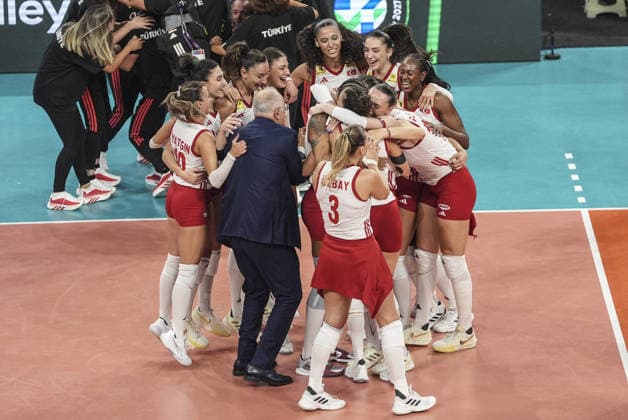 Turkiye retain European women s volleyball title with 3-2 win over Italy ISTANBUL, TURKIYE - SEPTEMBER 6: Players of the Turkish National Women’s Volleyball Team celebrate after defeating Italy to win the final match of the 2026 CEV Women’s European Volleyball Championship at Sinan Erdem Sports Hall in Istanbul, Turkiye, on September 6, 2026. Agit Erdi Ulukaya Anadolu Istanbul Turkey. Editorial use only. Please get in touch for any other usage.  Copyright: x2026xAnadoluxAgitxErdixUlukayax