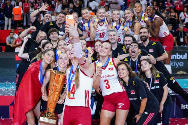 Turkiye retain European women s volleyball title with 3-2 win over Italy ISTANBUL, TURKIYE - SEPTEMBER 6: Players of the Turkish National Women’s Volleyball Team celebrate after a point during the final match between Italy and Turkiye at the 2026 CEV Women’s European Volleyball Championship at Sinan Erdem Sports Hall in Istanbul, Turkiye, on September 6, 2026. Cemal Yurttas Anadolu Istanbul Turkey. Editorial use only. Please get in touch for any other usage.  Copyright: x2026xAnadoluxCemalxYurttasx
