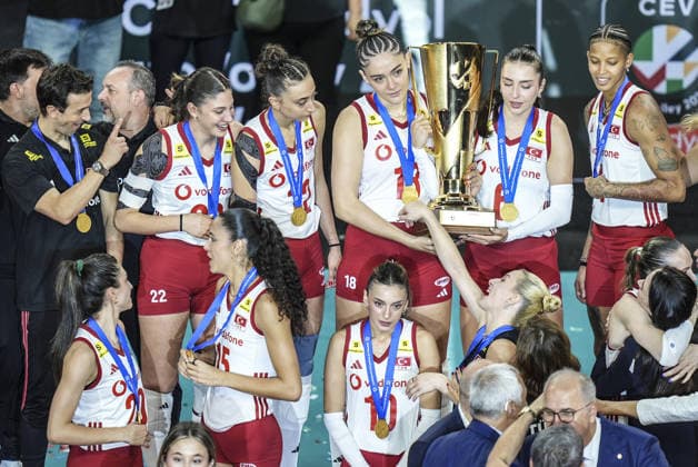 Turkiye retain European women s volleyball title with 3-2 win over Italy ISTANBUL, TURKIYE - SEPTEMBER 6: Players of the Turkish National Women’s Volleyball Team celebrate after defeating Italy 3-2 in the final to win the 2026 CEV Women’s European Volleyball Championship at Sinan Erdem Sports Hall in Istanbul, Turkiye, on September 6, 2026. Agit Erdi Ulukaya Anadolu Istanbul Turkey. Editorial use only. Please get in touch for any other usage.  Copyright: x2026xAnadoluxAgitxErdixUlukayax