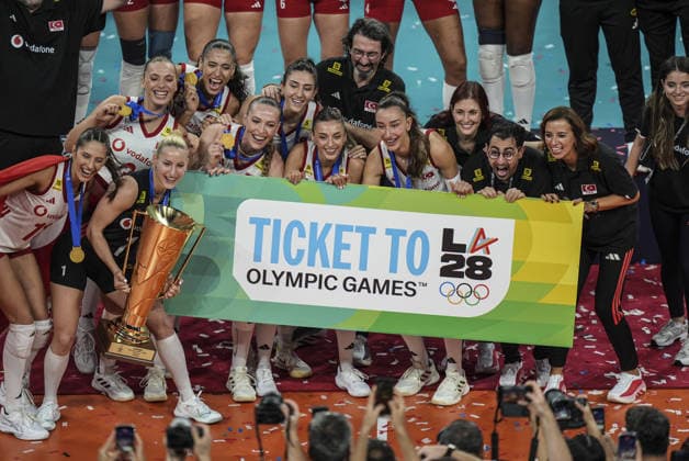 Turkiye retain European women s volleyball title with 3-2 win over Italy ISTANBUL, TURKIYE - SEPTEMBER 6: Players of the Turkish National Women’s Volleyball Team celebrate after defeating Italy 3-2 in the final to win the 2026 CEV Women’s European Volleyball Championship at Sinan Erdem Sports Hall in Istanbul, Turkiye, on September 6, 2026. Agit Erdi Ulukaya Anadolu Istanbul Turkey. Editorial use only. Please get in touch for any other usage.  Copyright: x2026xAnadoluxAgitxErdixUlukayax