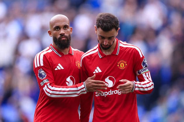 Fußball, Premier League: Everton gegen Manchester United, 6. September 2026, Premier League: Everton gegen Manchester United – Bryan Mbeumo von Manchester United tröstet Bruno Fernandes von Manchester United nach dem Spiel. Foto: Simon Stacpoole, Offside, Liverpool, Großbritannien  Copyright: xSimonxStacpoolexOffside
