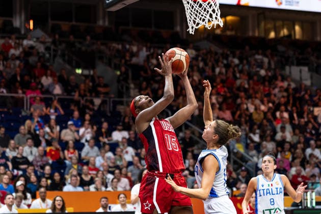 Angel Reese (USA), 15, making a layup; Mariella Santucci (Italy), 18, GER, Italy vs. USA, Basketball, 2026 FIBA Women’s World Cup, Group Stage, Matchday 2, September 6, 2026, GER, Italy vs. USA, Basketball, 2026 FIBA Women’s World Cup, Group Stage, Matchday 2, September 6, 2026, Berlin Copyright: xEibner-Pressefoto MaxxVincenx EP_MVN