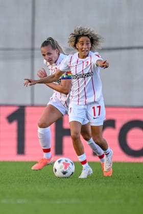 Muenchen, Deutschland, 06.09.26: Amira Arfaoui (SC Freiburg Frauen) in Aktion, am Ball, Einzelaktion waehrend des Google Pixel Frauen-Bundesliga - Spiels zwischen dem FC Bayern Muenchen vs SC Freiburg in der FC Bayern Campus am 06. September 2026 in Muenchen, Deutschland. (Foto von Harry Langer DeFodi Images) Muenchen, Germany, 06.09.26: Amira Arfaoui (SC Freiburg Frauen) controls the Ball during the Google Pixel Frauen-Bundesliga - match between FC Bayern Muenchen vs SC Freiburg at FC Bayern Campus on September 6, 2026 in Muenchen, Germany. (Photo by Harry Langer DeFodi Images) DFB DFL REGULATIONS PROHIBIT ANY USE OF PHOTOGRAPHS AS IMAGE SEQUENCES AND OR QUASI-VIDEO. (Photo by Harry Langer DeFodi Images) - *** Munich, Germany, September 6, 2026: Amira Arfaoui of SC Freiburg Women in action, on the ball, making a solo run during the Google Pixel Women s Bundesliga match between FC Bayern Munich and SC Freiburg at the FC Bayern Campus on September 6, 2026, in Munich, Germany Photo by Harry Langer DeFodi Images Munich, Germany, September 6, 2026 Amira Arfaoui of SC Freiburg Women controls the ball during the Google Pixel Women’s Bundesliga match between FC Bayern Munich and SC Freiburg at the FC Bayern Campus on September 6, 2026 in Munich, Germany. Photo by Harry Langer, DeFodi Images. DFB and DFL regulations prohibit any use of photographs as image sequences and or quasi-video. Photo by Harry Langer, DeFodi Images
