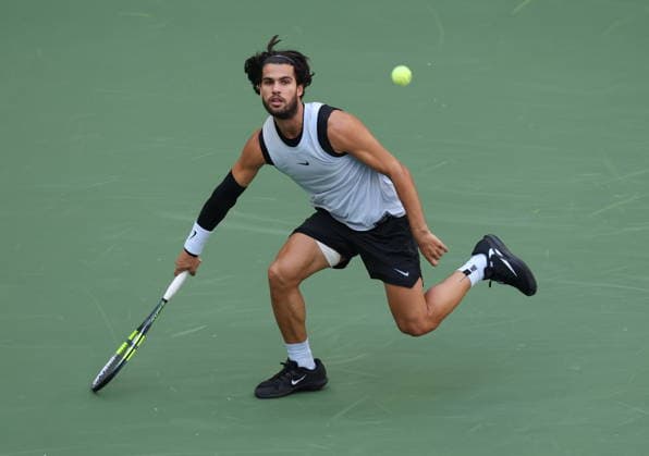 US Open tennis tournament - Day 8 Carlos Alcaraz of Spain in action against Tommy Paul of the US during the Men s Singles round of 16 at the US Open Tennis Championships in Flushing Meadows, New York, USA, 06 September 2026. FLUSHING MEADOWS NEW YORK United States  Copyright: xBRIANxHIRSCHFELDx