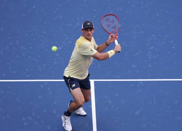 US Open tennis tournament - Day 8 Tommy Paul of the US in action against Carlos Alcaraz of Spain during the Men s Singles round of 16 at the US Open Tennis Championships in Flushing Meadows, New York, USA, 06 September 2026. FLUSHING MEADOWS NEW YORK United States  Copyright: xBRIANxHIRSCHFELDx