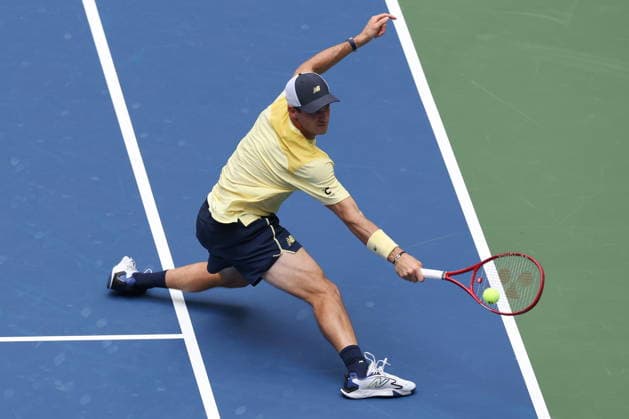 US Open tennis tournament - Day 8 Tommy Paul of the US in action against Carlos Alcaraz of Spain during the Men s Singles round of 16 at the US Open Tennis Championships in Flushing Meadows, New York, USA, 06 September 2026. FLUSHING MEADOWS NEW YORK United States  Copyright: xBRIANxHIRSCHFELDx
