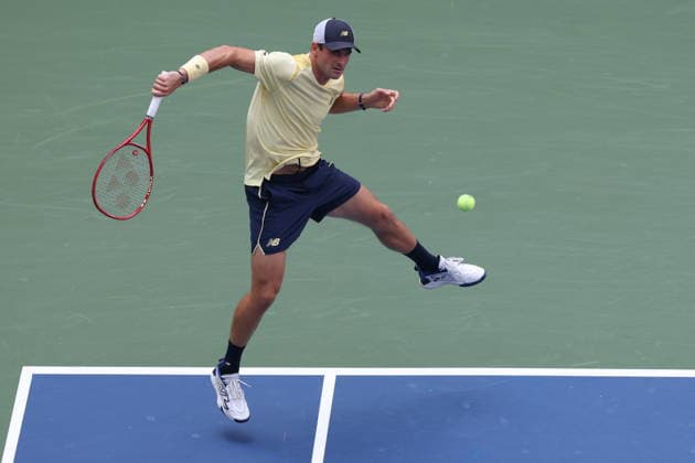 US Open tennis tournament - Day 8 Tommy Paul of the US in action against Carlos Alcaraz of Spain during the Men s Singles round of 16 at the US Open Tennis Championships in Flushing Meadows, New York, USA, 06 September 2026. FLUSHING MEADOWS NEW YORK United States  Copyright: xBRIANxHIRSCHFELDx