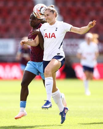 Spurs gegen West Ham Women, 6. September 2026, London Women’s Super League: Tottenham Hotspur gegen West Ham United. Ella Morris von Tottenham Hotspur und Viviane Asseyi von West Ham United. Foto: Jacques Feeney, Offside, London, Großbritannien  Copyright: xJacquesxFeeneyx xOffsidexOffside