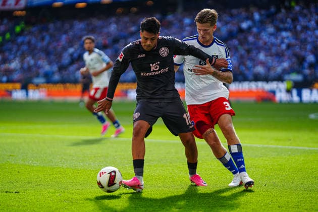 Nadiem Amiri (1. FSV Mainz 05, 10), David Moller Wolfe (Hamburger SV, 03) GER, Hamburger SV vs. 1. FSV Mainz 05, Fußball, 1. Bundesliga, Spieltag 02, Saison 2026 2027, 06.09.2026 DFL REGULATIONS PROHIBIT ANY USE OF PHOTOGRAPHS AS IMAGE SEQUENCES AND OR QUASI-VIDEO GER, Hamburger SV vs. 1. FSV Mainz 05, Fußball, 1. Bundesliga, Spieltag 02, Saison 2026 2027, 06.09.2026 Hamburg *** Nadiem Amiri, 1. FSV Mainz 05, 10; David Moller Wolfe, Hamburger SV, 03 (GER); Hamburger SV vs. 1. FSV Mainz 05, Soccer, Bundesliga 1, Matchday 2, 2026–2027 Season, September 6, 2026 DFL regulations prohibit any use of photographs as image sequences and or quasi-video GER, Hamburger SV vs. 1 FSV Mainz 05, soccer, 1st Bundesliga, Matchday 02, 2026–2027 Season, September 6, 2026, Hamburg Copyright: xEibner-Pressefoto MarcelxvonxFehrnx EP_MFN