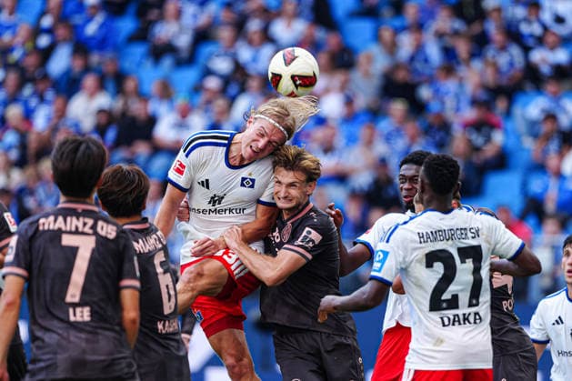 Kopfballduell Luftzweikampf Sebastian Bornauw (Hamburger SV, 33), Stefan Posch (1. FSV Mainz 05, 04) GER, Hamburger SV vs. 1. FSV Mainz 05, Fußball, 1. Bundesliga, Spieltag 02, Saison 2026 2027, 06.09.2026 DFL REGULATIONS PROHIBIT ANY USE OF PHOTOGRAPHS AS IMAGE SEQUENCES AND OR QUASI-VIDEO GER, Hamburger SV vs. 1. FSV Mainz 05, Fußball, 1. Bundesliga, Spieltag 02, Saison 2026 2027, 06.09.2026 Hamburg *** Heading duel, aerial duel: Sebastian Bornauw, Hamburger SV, 33, Stefan Posch 1 FSV Mainz 05, 04 GER, Hamburger SV vs. 1 FSV Mainz 05, Soccer, Bundesliga 1, Matchday 2, 2026–2027 Season, September 6, 2026 DFL regulations prohibit any use of photographs as image sequences and or quasi-video GER, Hamburger SV vs. 1. FSV Mainz 05, soccer, 1st Bundesliga, Matchday 2, 2026–2027 season, September 6, 2026, Hamburg Copyright: xEibner-Pressefoto MarcelxvonxFehrnx EP_MFN