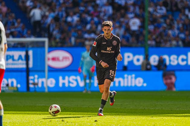 Anthony Caci (1. FSV Mainz 05, 19) GER, Hamburger SV vs. 1. FSV Mainz 05, Fußball, 1. Bundesliga, Spieltag 02, Saison 2026 2027, 06.09.2026 DFL REGULATIONS PROHIBIT ANY USE OF PHOTOGRAPHS AS IMAGE SEQUENCES AND OR QUASI-VIDEO GER, Hamburger SV vs. 1. FSV Mainz 05, Fußball, 1. Bundesliga, Spieltag 02, Saison 2026 2027, 06.09.2026 Hamburg *** Anthony Caci 1 FSV Mainz 05, 19 GER, Hamburger SV vs. 1 FSV Mainz 05, Soccer, Bundesliga 1, Matchday 02, 2026–2027 Season, September 6, 2026 DFL regulations prohibit any use of photographs as image sequences and or quasi-video GER, Hamburger SV vs. 1 FSV Mainz 05, Soccer, 1st Bundesliga, Matchday 02, 2026–2027 Season, September 6, 2026, Hamburg Copyright: xEibner-Pressefoto MarcelxvonxFehrnx EP_MFN