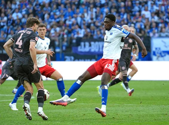 Foto : Stefan POSCH ( Mainz , links ) gegen Shafiq Bello NANDJA ( HSV ) Fussball Bundesliga , 2. Spieltag am So. 06.09.2026 Hamburger SV - FSV Mainz 0 - 5 *** Photo by Stefan POSCH, Mainz; on the left, Shafiq Bello NANDJA of HSV in the Bundesliga, Matchday 2 on Sun, Sep 6, 2026: Hamburger SV 0–5 FSV Mainz