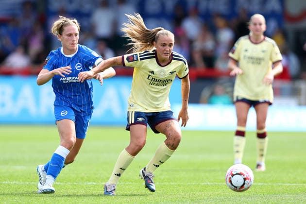 Crawley, England, 6th September 2026. Maisie Symonds of Brighton & Hove Albion and Georgia Stanway of Arsenal challenge for the ball during the Brighton Women vs Arsenal Women Barclays Women s Super League match at Broadfield Stadium, Crawley. Picture credit should read: Paul Terry Sportimage EDITORIAL USE ONLY. No use with unauthorised audio, video, data, fixture lists, club league logos or live services. Online in-match use limited to 120 images, no video emulation. No use in betting, games or single club league player publications. SPI_089_PT_Brighton_W_Arsenal_W SPI-4977-0089