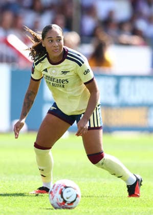 Crawley, England, 6th September 2026. Olivia Smith of Arsenal during the Brighton Women vs Arsenal Women Barclays Women s Super League match at Broadfield Stadium, Crawley. Picture credit should read: Paul Terry Sportimage EDITORIAL USE ONLY. No use with unauthorised audio, video, data, fixture lists, club league logos or live services. Online in-match use limited to 120 images, no video emulation. No use in betting, games or single club league player publications. SPI_094_PT_Brighton_W_Arsenal_W SPI-4977-0094