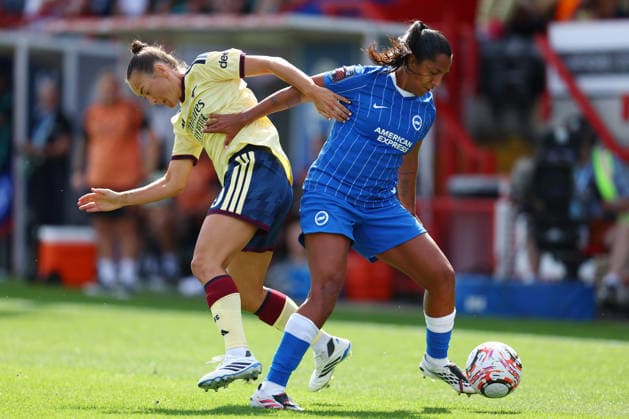 Crawley, England, 6th September 2026. Caitlin Foord of Arsenal and Manuela Vanegas of Brighton & Hove Albion challenge for the ball during the Brighton Women vs Arsenal Women Barclays Women s Super League match at Broadfield Stadium, Crawley. Picture credit should read: Paul Terry Sportimage EDITORIAL USE ONLY. No use with unauthorised audio, video, data, fixture lists, club league logos or live services. Online in-match use limited to 120 images, no video emulation. No use in betting, games or single club league player publications. SPI_114_PT_Brighton_W_Arsenal_W SPI-4977-0114