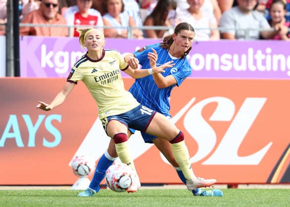 Crawley, England, 6th September 2026. Chloe Kelly of Arsenal and Charlize Rule of Brighton & Hove Albion challenge for the ball during the Brighton Women vs Arsenal Women Barclays Women s Super League match at Broadfield Stadium, Crawley. Picture credit should read: Paul Terry Sportimage EDITORIAL USE ONLY. No use with unauthorised audio, video, data, fixture lists, club league logos or live services. Online in-match use limited to 120 images, no video emulation. No use in betting, games or single club league player publications. SPI_159_PT_Brighton_W_Arsenal_W SPI-4977-0159