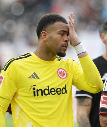 Frankfurt. Torwart. Noah Atubolu fotografiert beim Fußball Bundesliga Spiel Eintracht Frankfurt gegen den. FC Augsburg am 6.9.2026 in Frankfurt. (DFL DFB REGULATIONS PROHIBIT ANY USE OF PHOTOGRAPHS as IMAGE SEQUENCES and or QUASI-VIDEO) *** Frankfurt goalkeeper Noah Atubolu photographed during the Bundesliga soccer match between Eintracht Frankfurt and FC Augsburg on September 6, 2026, in Frankfurt. DFL and DFB regulations prohibit any use of photographs as image sequences and or quasi-video.